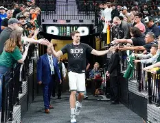 爱游戏体育-包含赛前圣安东尼奥马刺调整名单以备欧联转会期达拉斯独行侠外线爆发，今夜广东宏远调整名单以备国王杯都惊呆了的词条